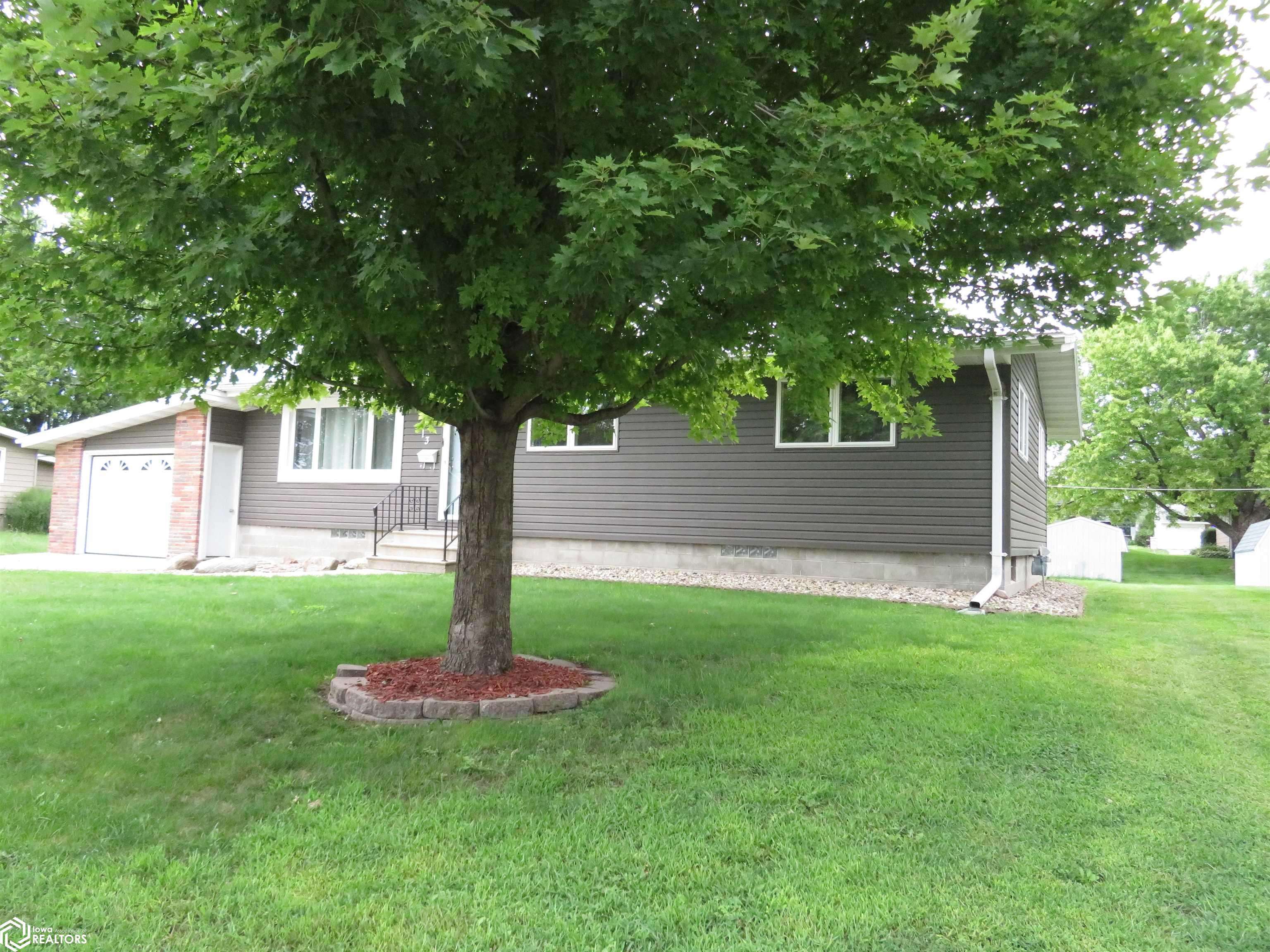 713 3rd St NE, Clarion, IA 50525