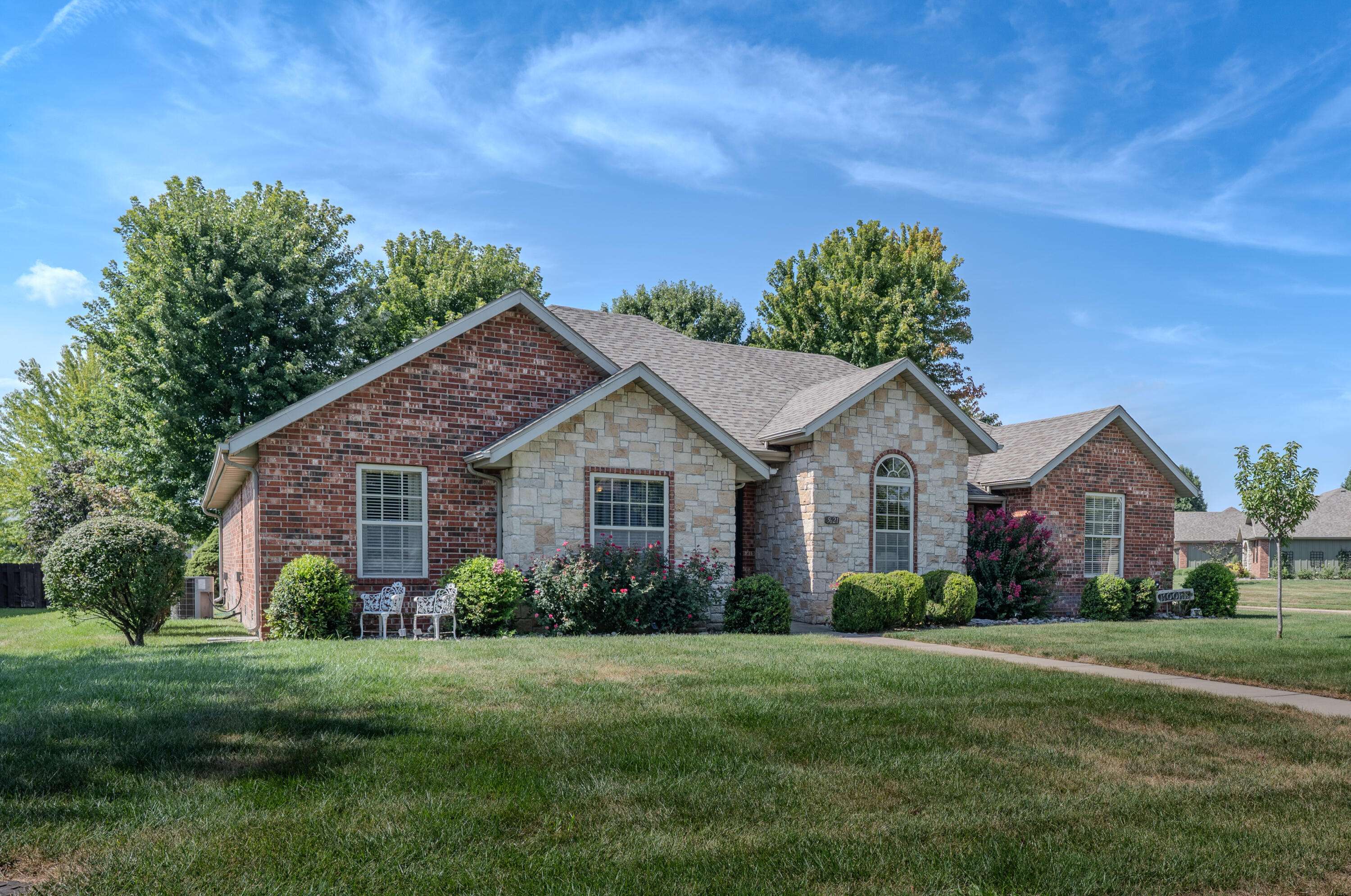 5621 N 10th AVE, Ozark, MO 65721