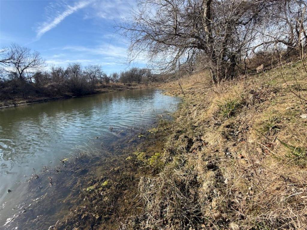 363 County Road 4403, Grandview, TX 76050