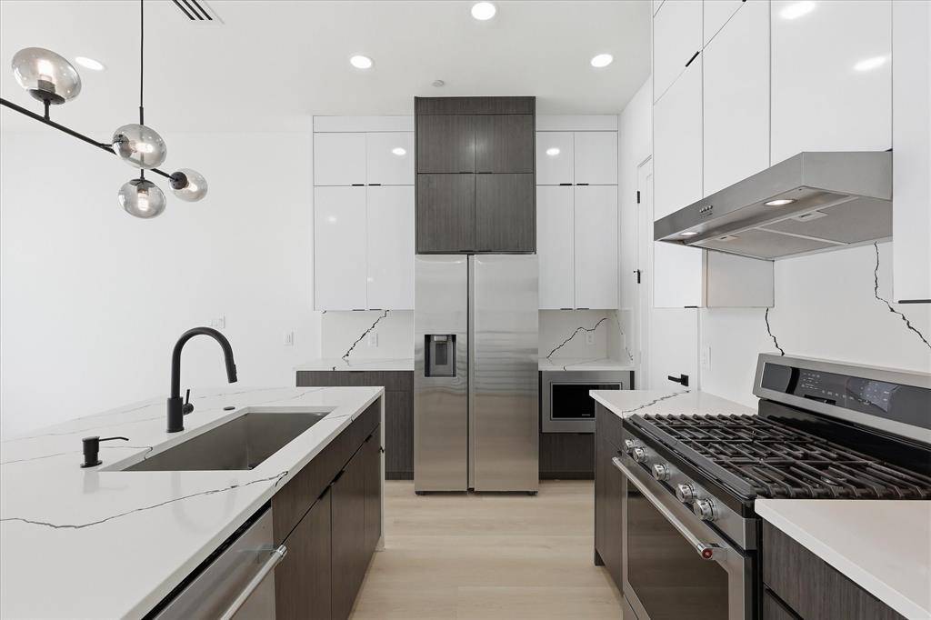 2015 California Drive #103, Dallas, TX 75204