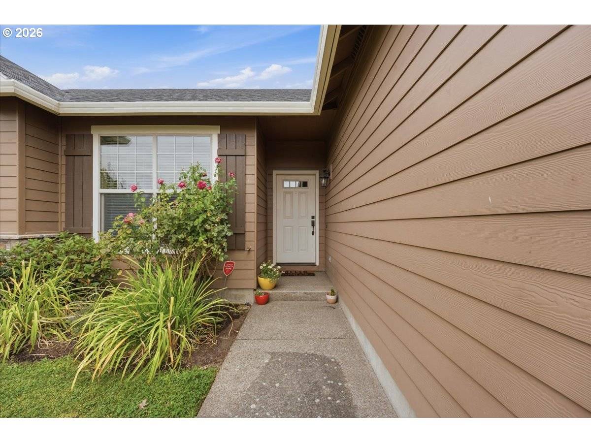 1070 PRAIRIE MEADOWS AVE, Junction City, OR 97448