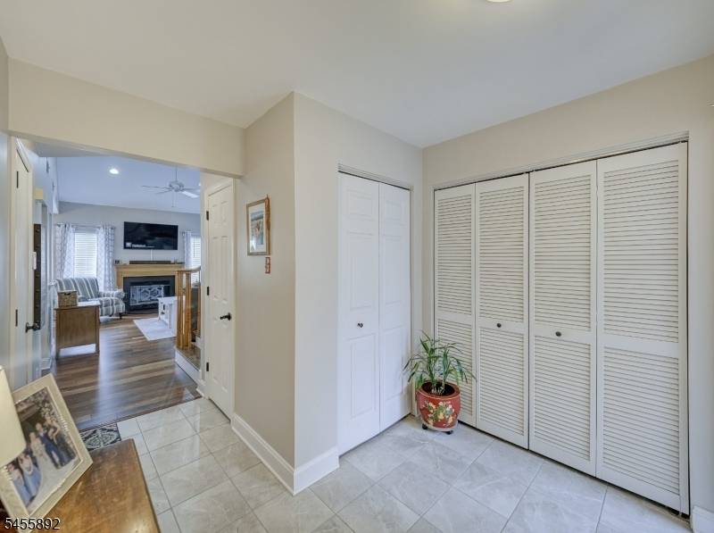 1102 Fox Hill Pl, Holland Twp., NJ 08848