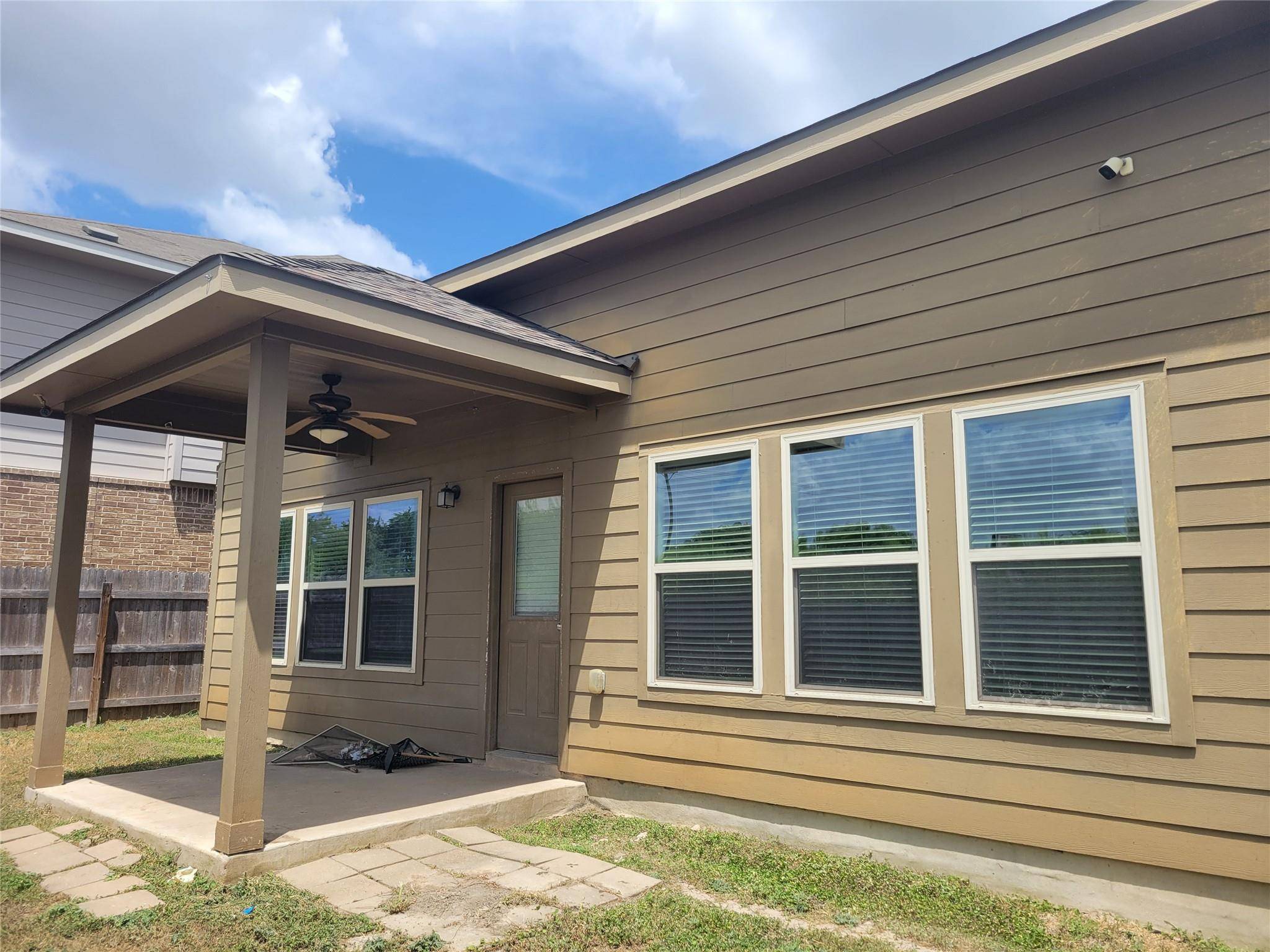 225 Shale CIR, Buda, TX 78610