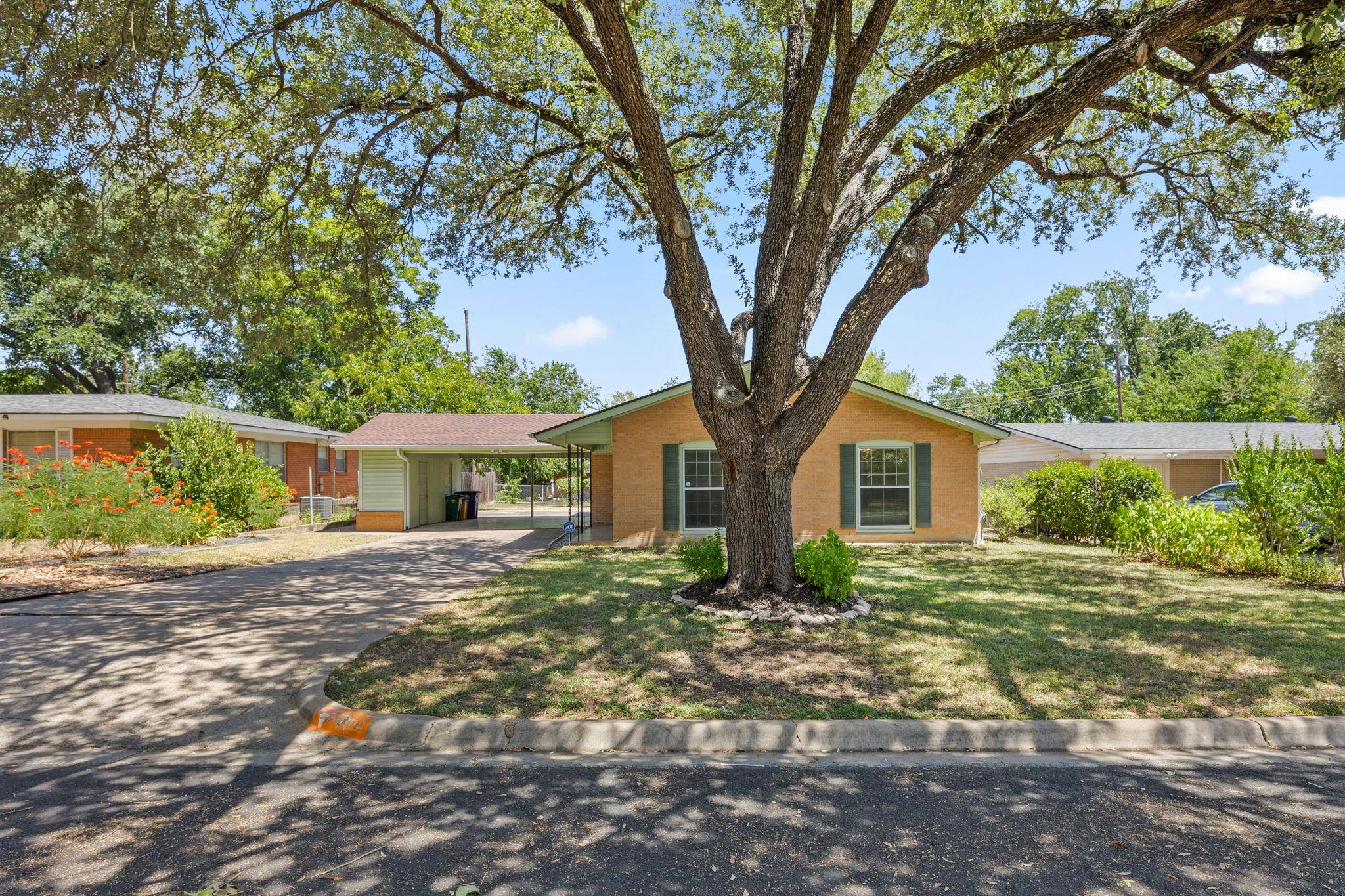1702 Ridgemont DR, Austin, TX 78723
