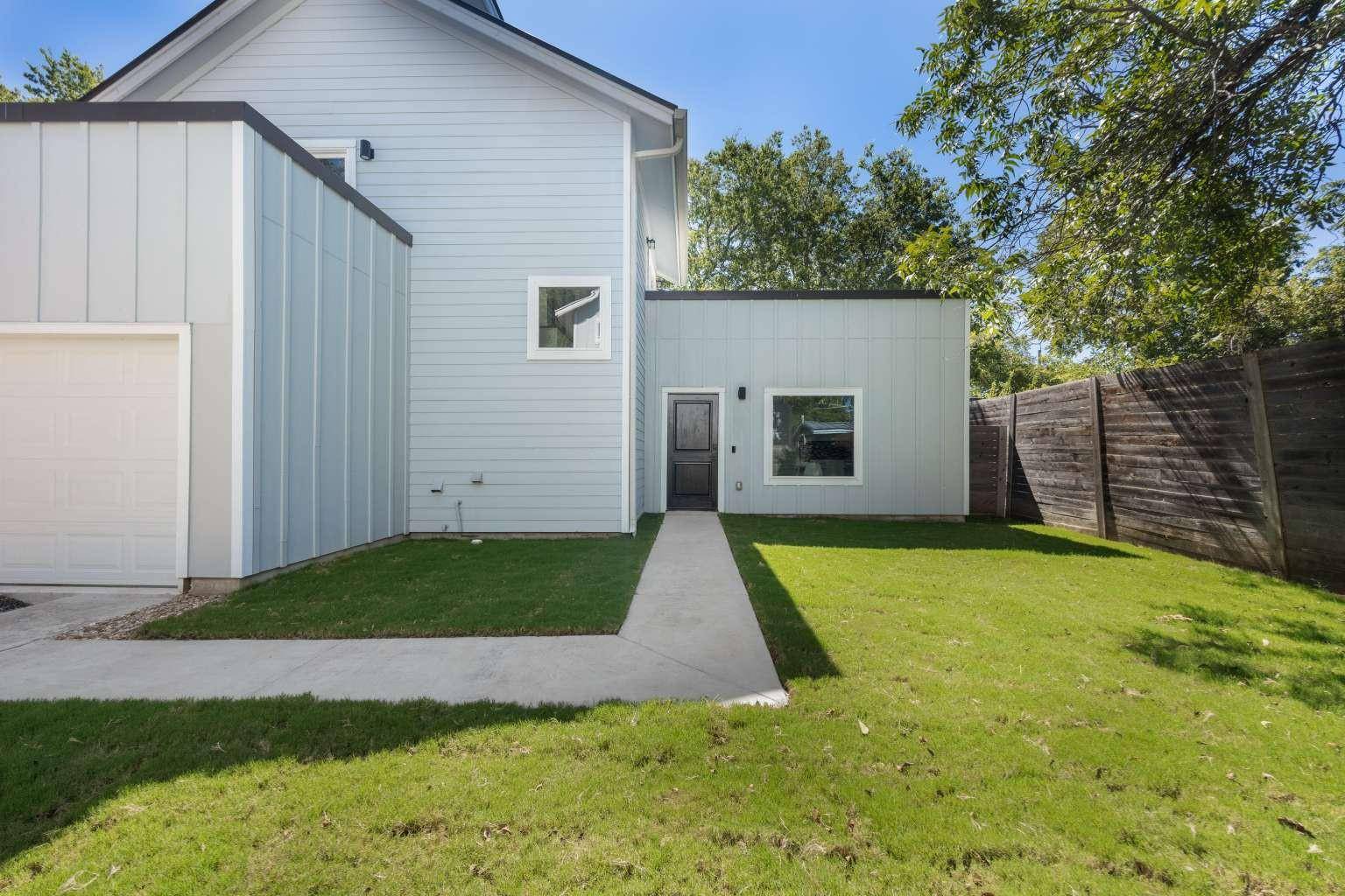 917 Vargas RD #B, Austin, TX 78741