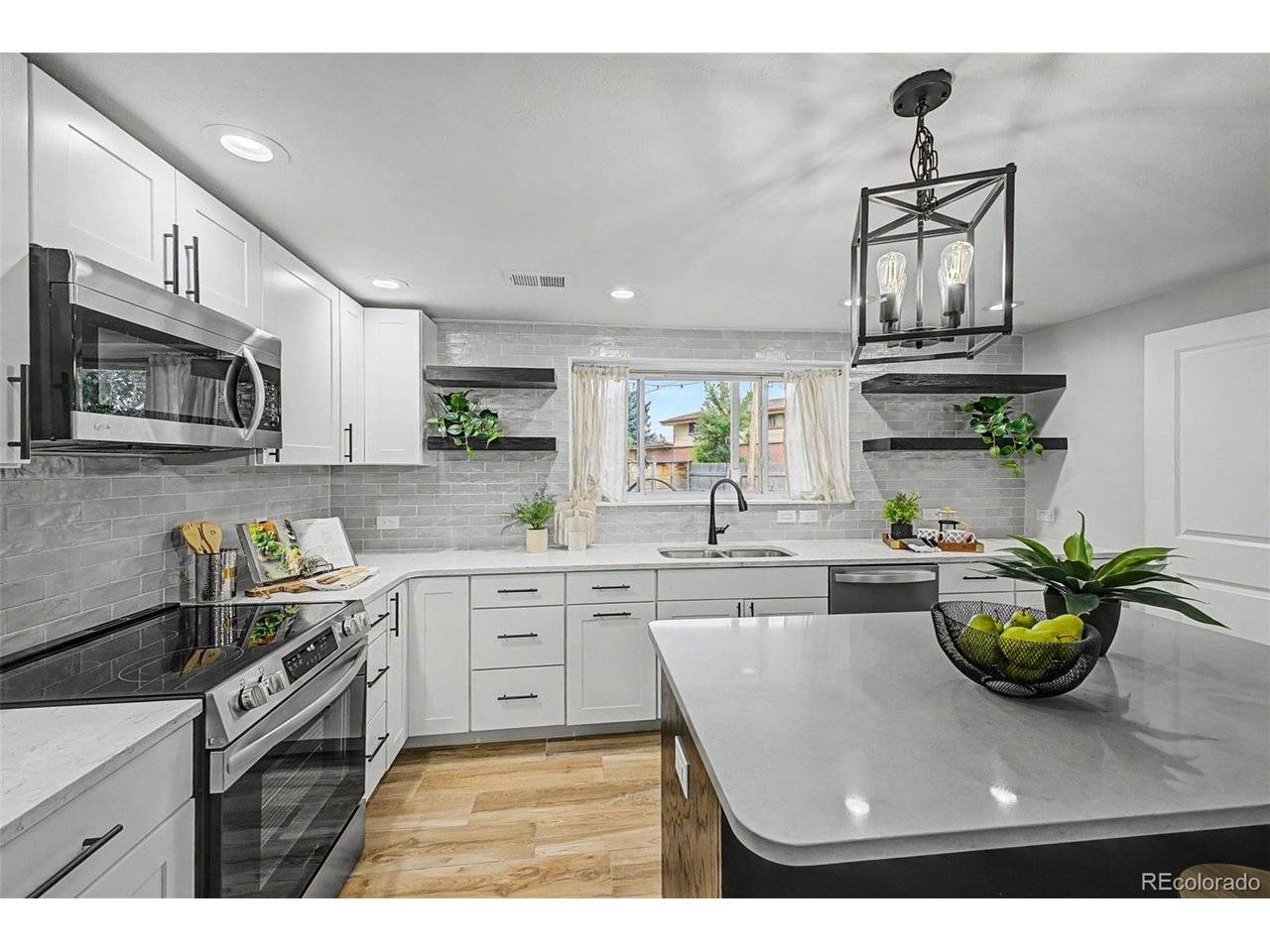 660 S Arbutus, Lakewood, CO 80228