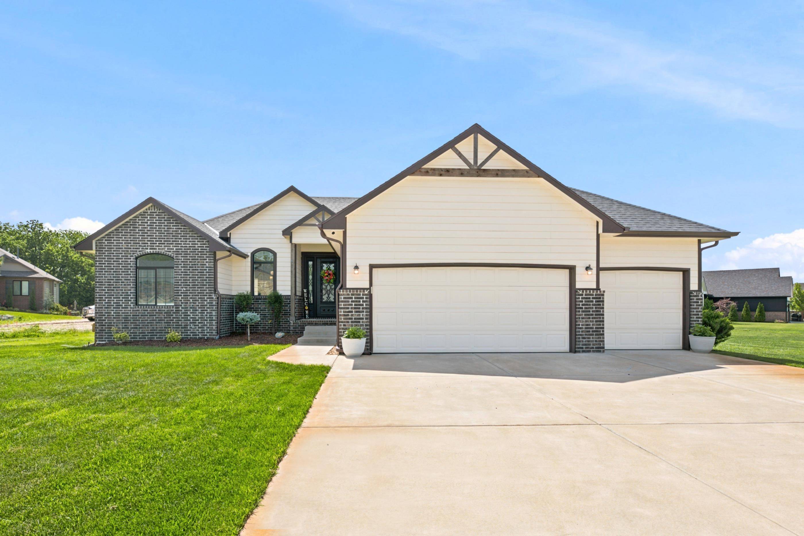 518 N Backwoods Ct, Valley Center, KS 67147