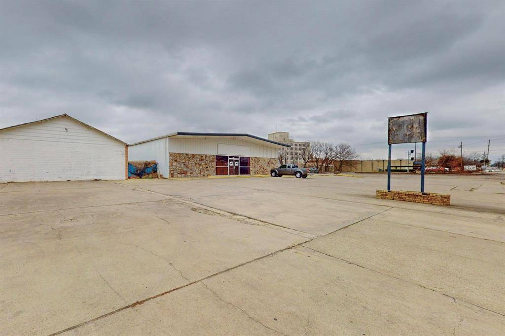 517 E Broadway Street, Gainesville, TX 76240
