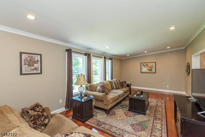 48 Green Ln, Randolph Twp., NJ 07869
