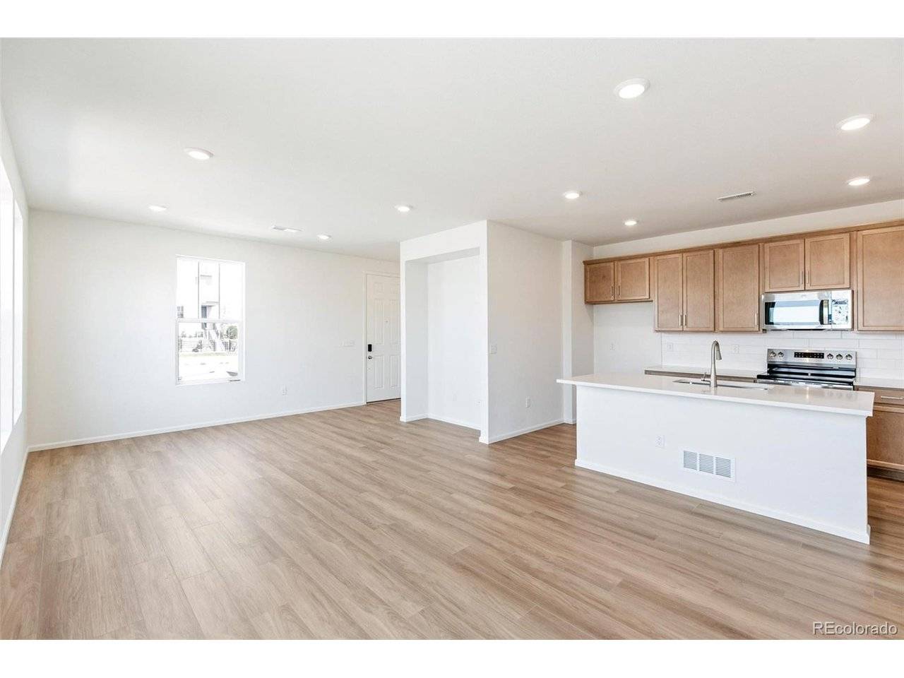 589 N Bently, Watkins, CO 80137