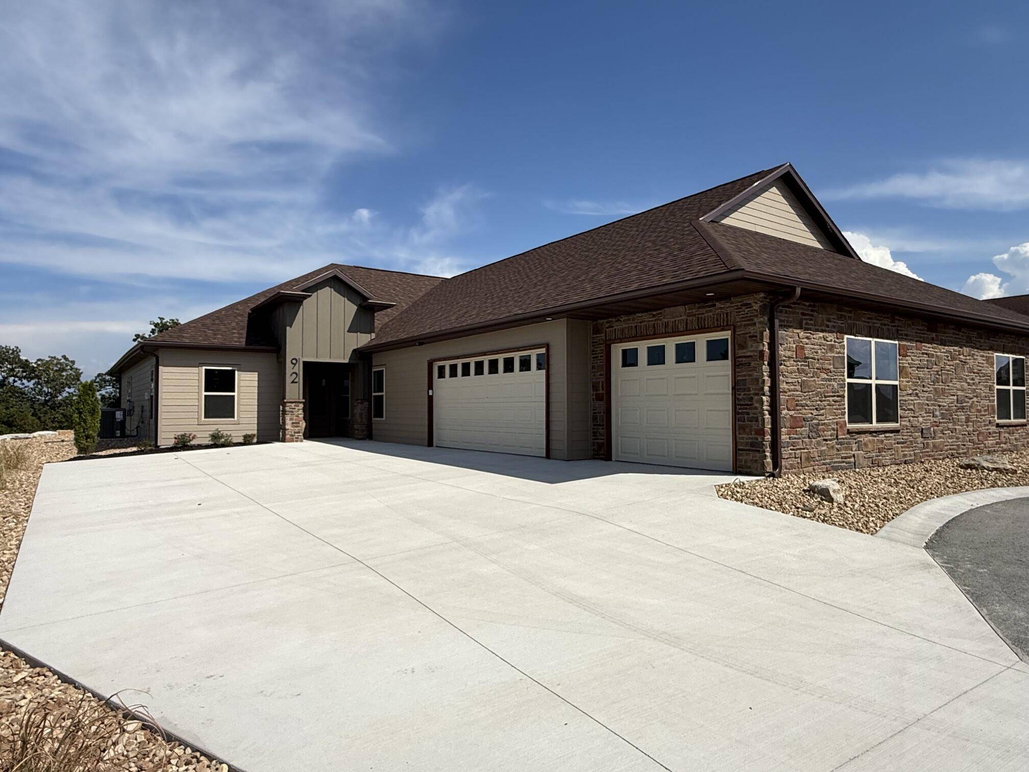 92 Mountain View CT, Branson West, MO 65737