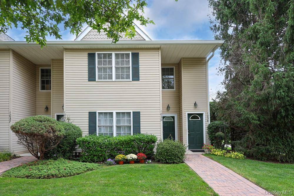 1039 Savoy DR, Melville, NY 11747