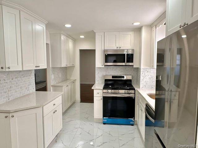 1424 Kiefer AVE, Elmont, NY 11003