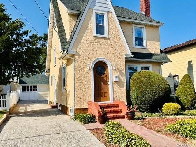 1424 Kiefer AVE, Elmont, NY 11003