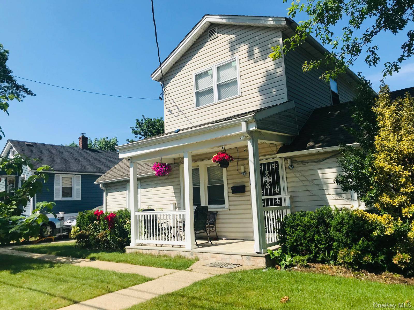 365 Sheridan ST, Westbury, NY 11590