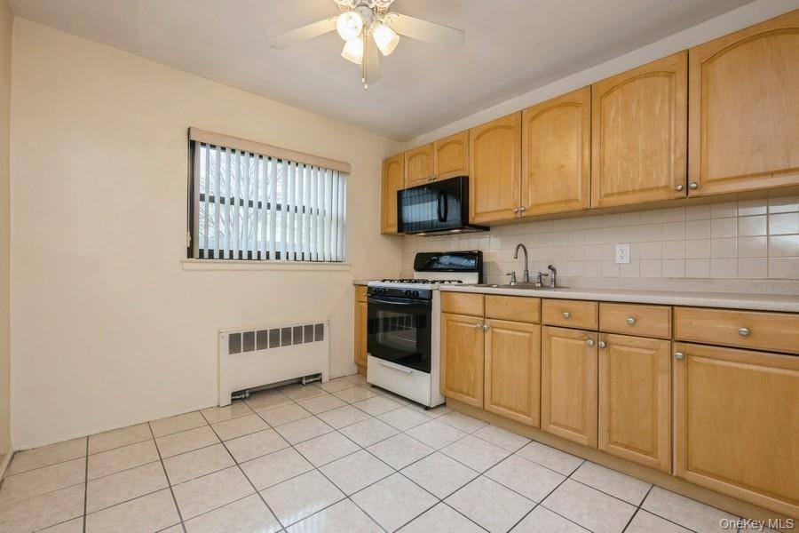 73-21 220th ST #139B2, Oakland Gardens, NY 11364