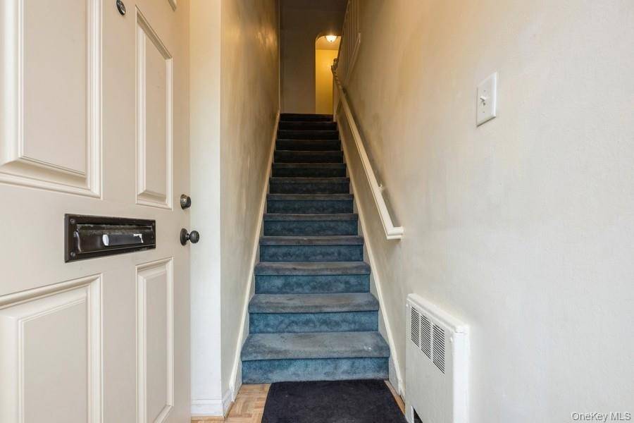 73-21 220th ST #139B2, Oakland Gardens, NY 11364