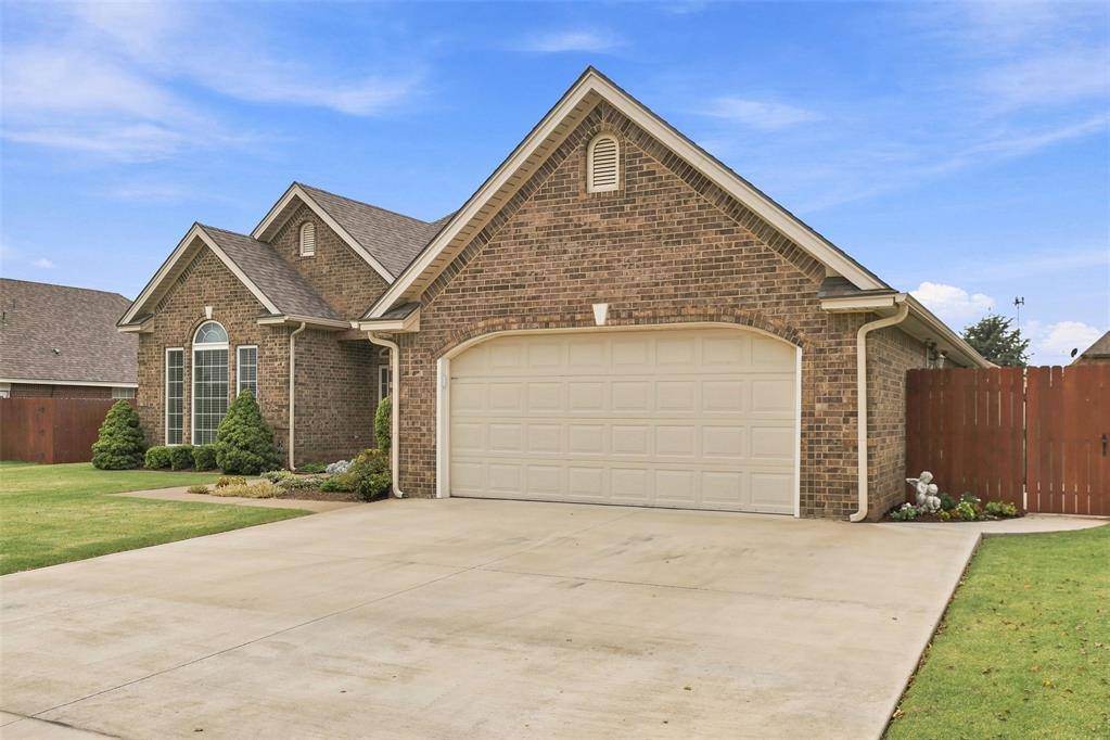 1604 Lakeview DR, Kingfisher, OK 73750
