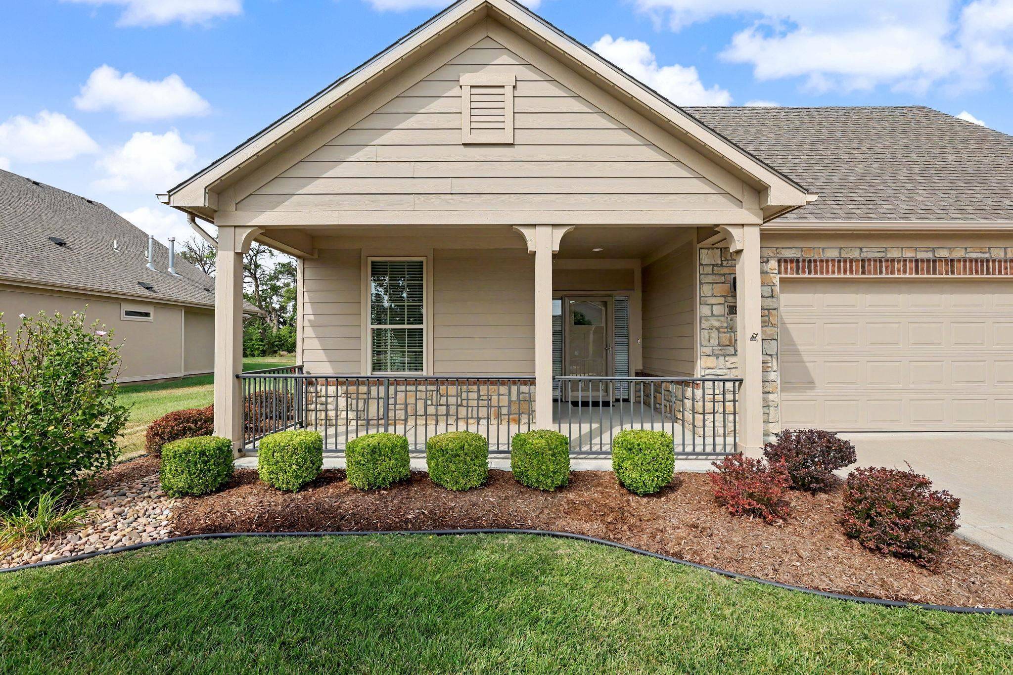 4923 N Prestwick Ave, Bel Aire, KS 67226