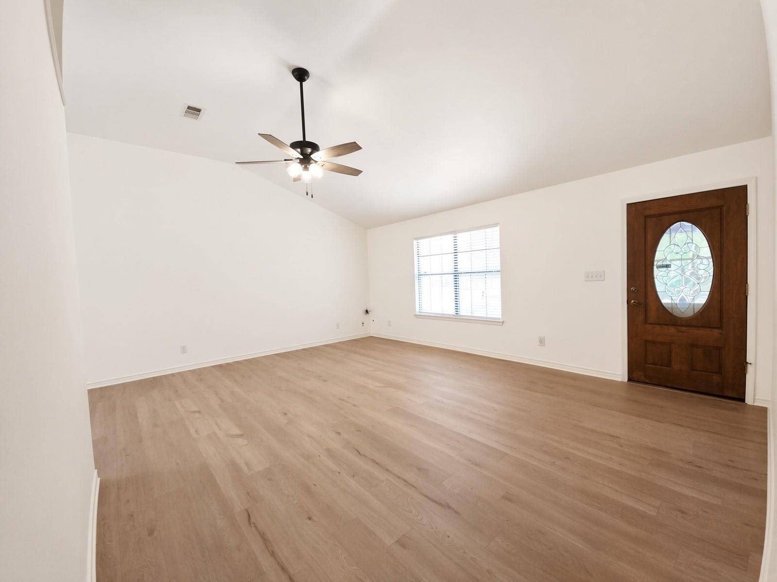 15 Las Flores DR, Wimberley, TX 78676