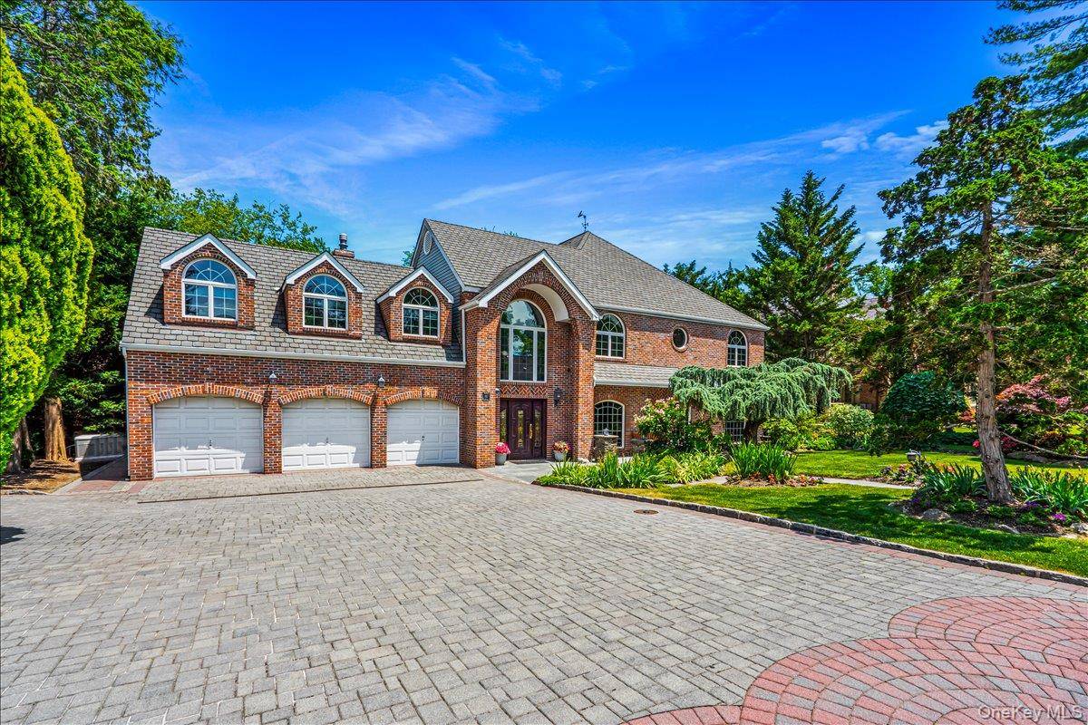 86 Dorchester DR, Manhasset, NY 11030