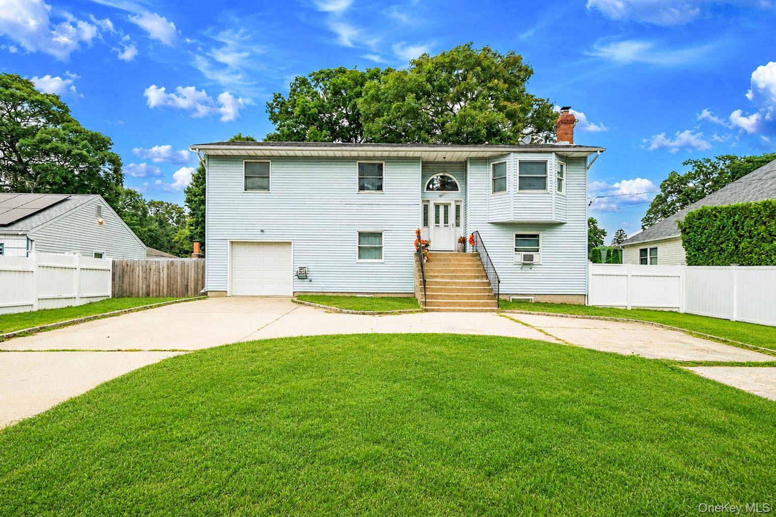 107 Cedar Oaks AVE, Farmingville, NY 11738
