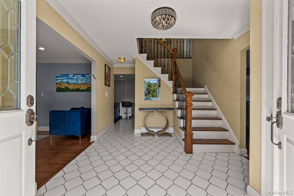 15 Parkside CT, Pomona, NY 10970