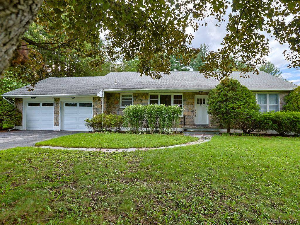 21 Pleasant View RD, Poughkeepsie, NY 12603