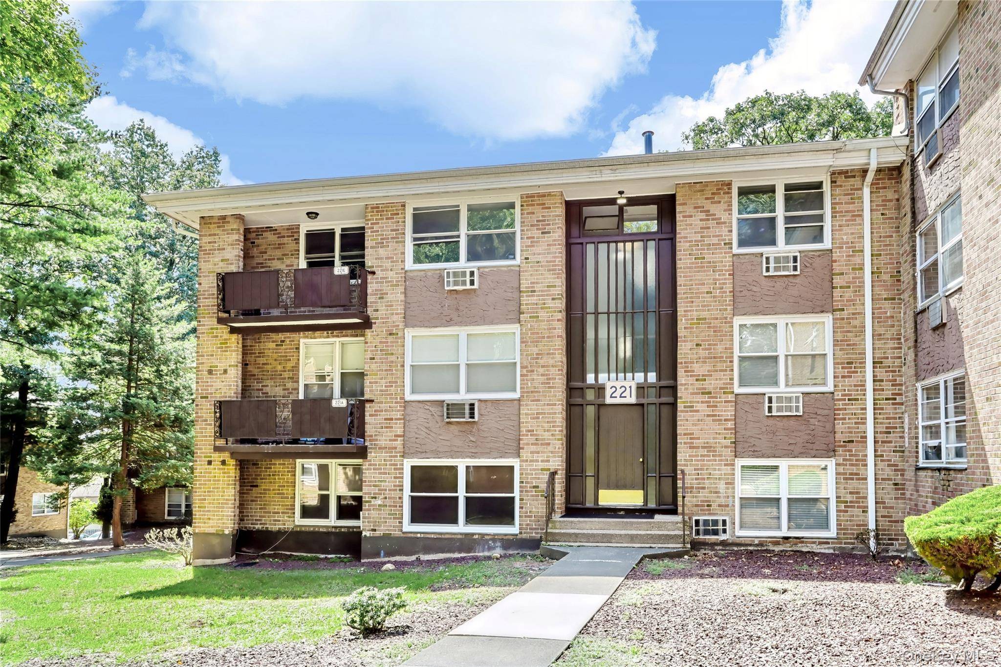 221 Kearsing Pkwy #E, Monsey, NY 10952