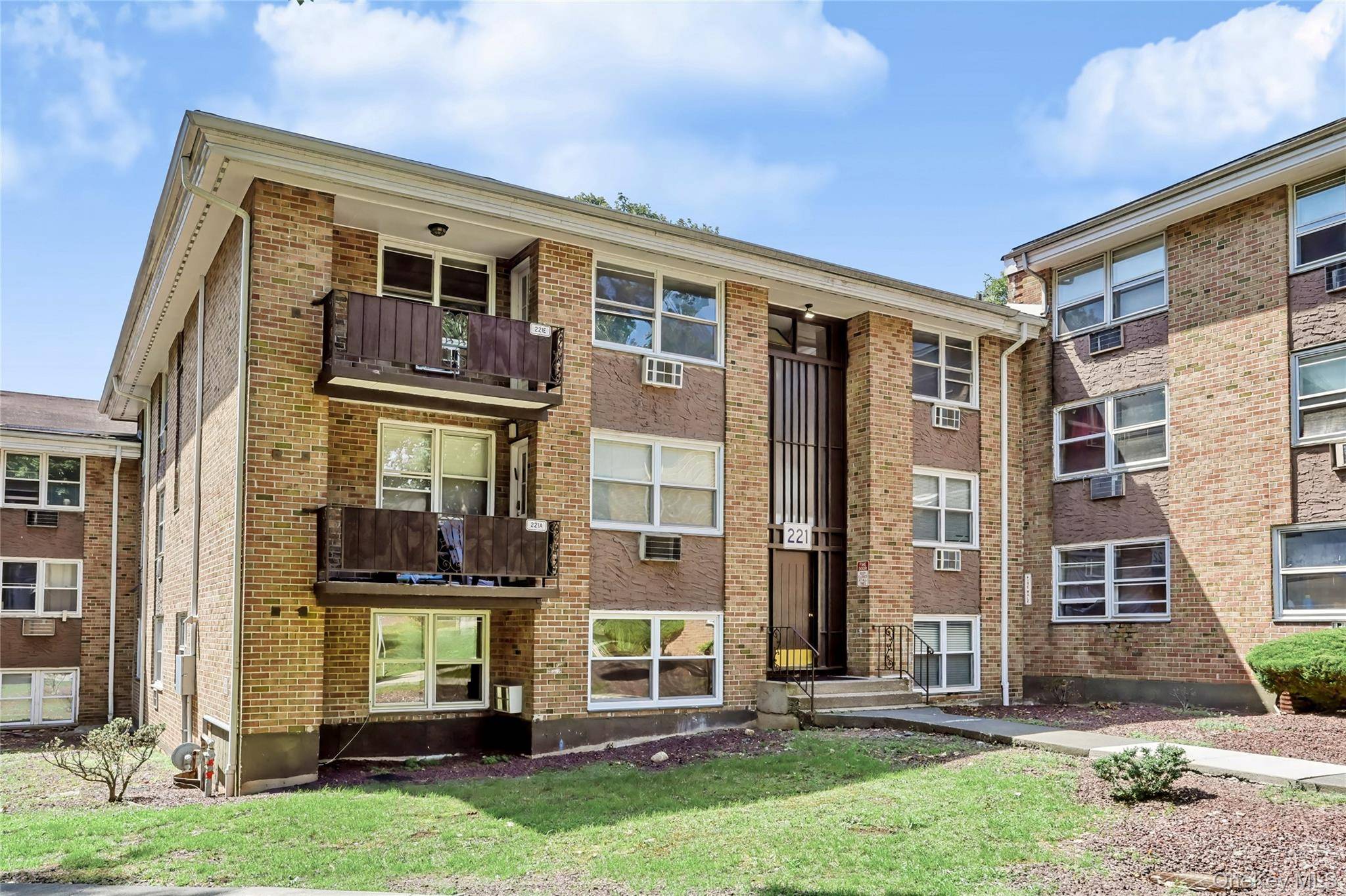 221 Kearsing Pkwy #E, Monsey, NY 10952