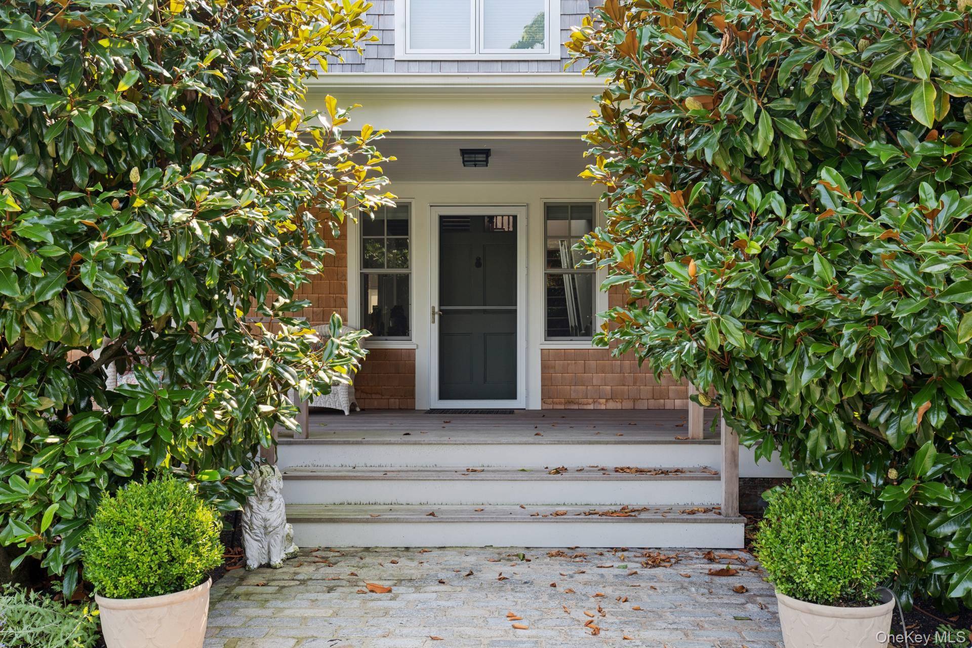 91 Beach LN, Westhampton Beach, NY 11978