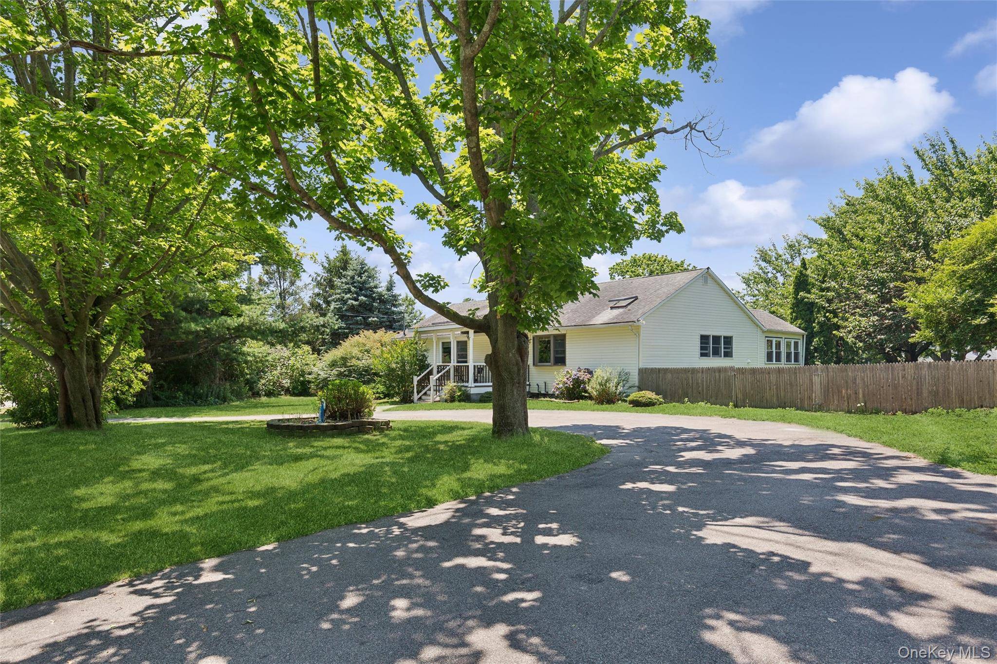 6205 Alvahs LN, Cutchogue, NY 11935