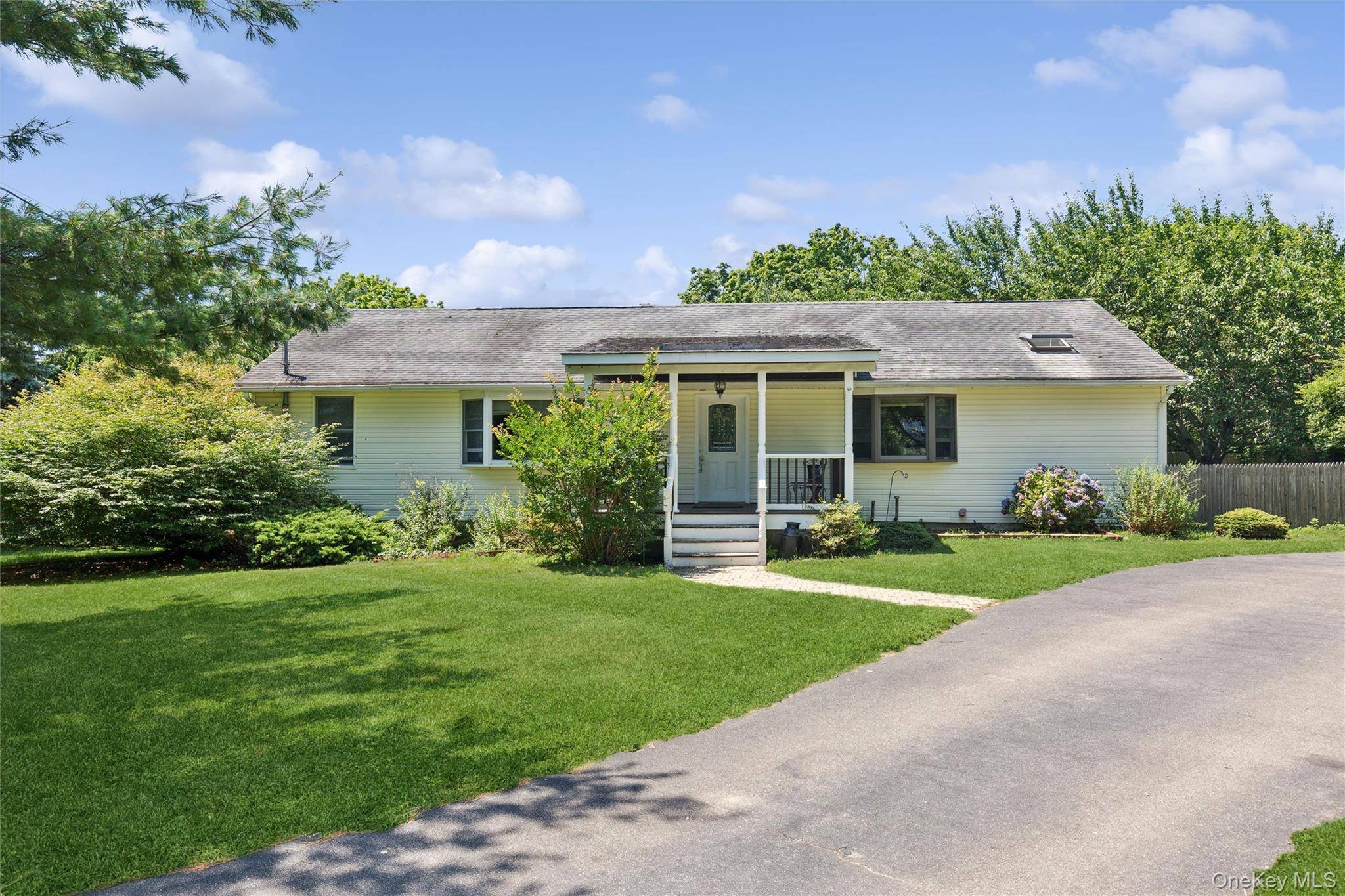 6205 Alvahs LN, Cutchogue, NY 11935