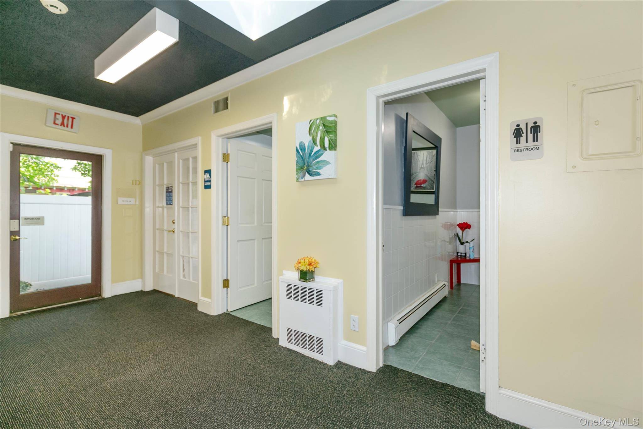 293 Castle AVE, Westbury, NY 11590