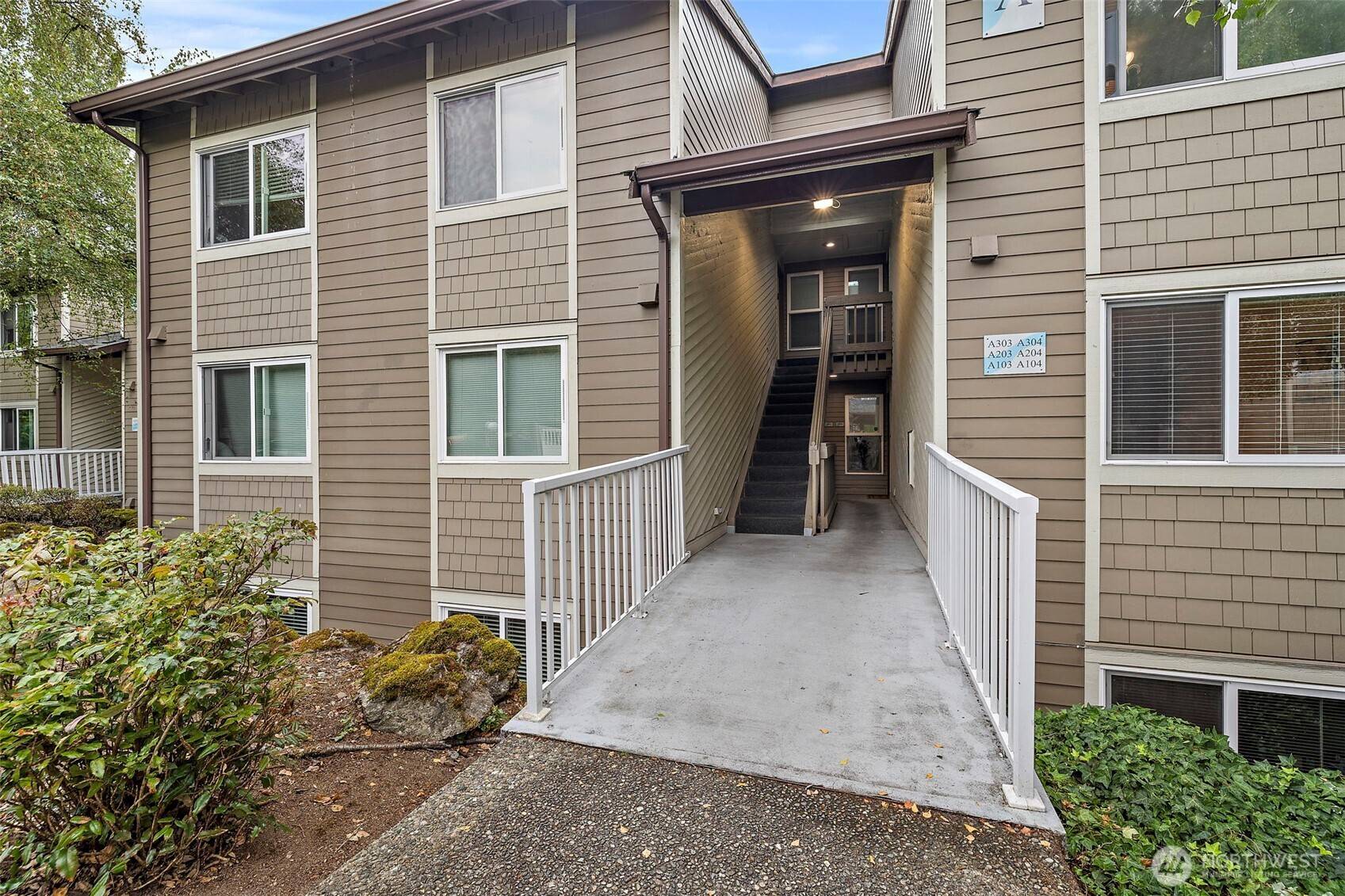 200 Mt Park BLVD SW #A103, Issaquah, WA 98027