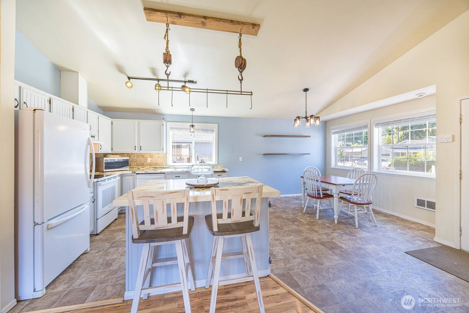 1737 W 15th St, Port Angeles, WA 98363