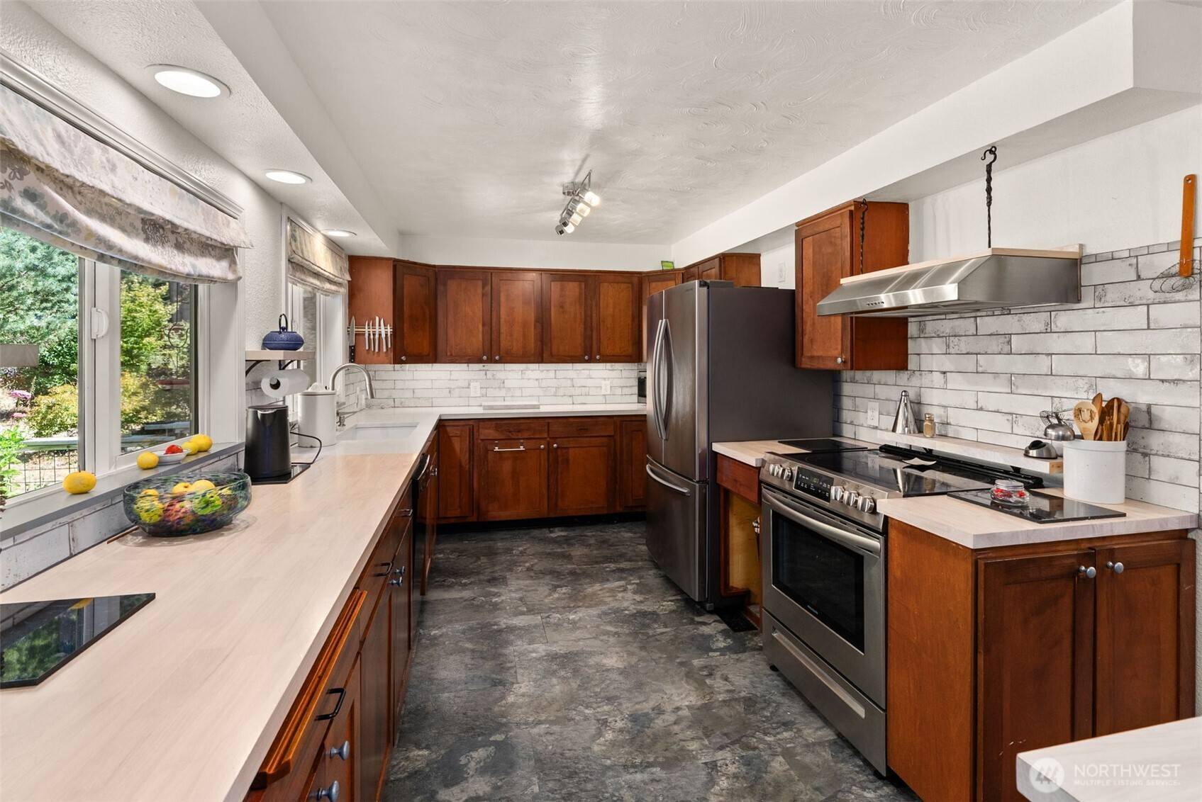 17642 Irwin ST SW, Rochester, WA 98579