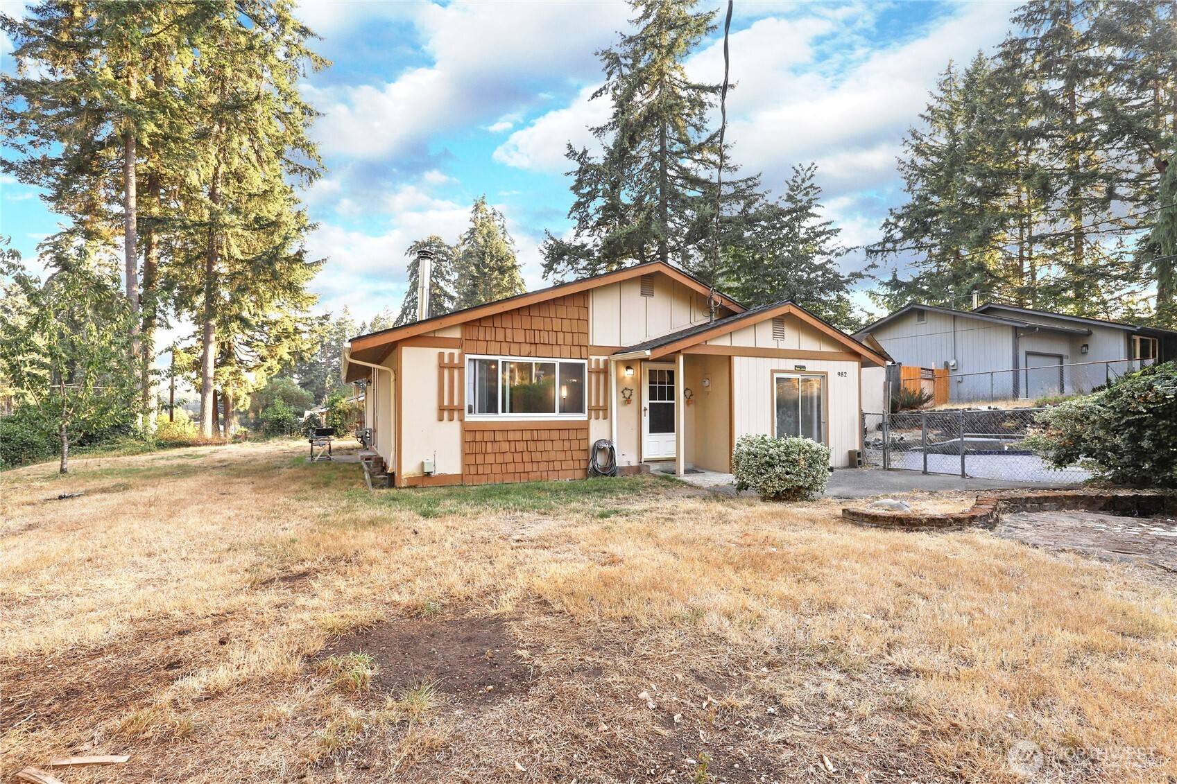 982 SW Shannon DR, Port Orchard, WA 98367