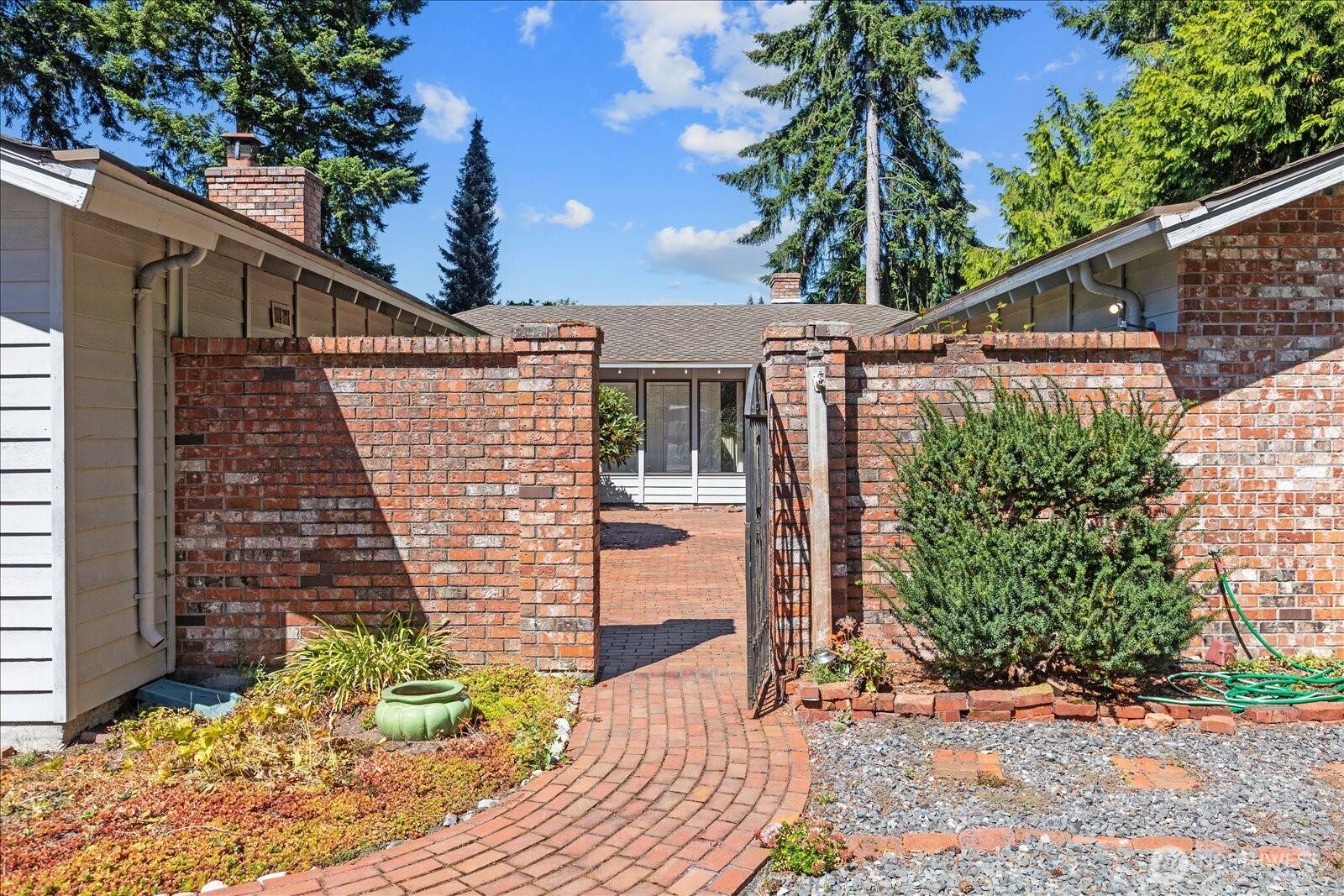 9113 186th PL SW, Edmonds, WA 98026