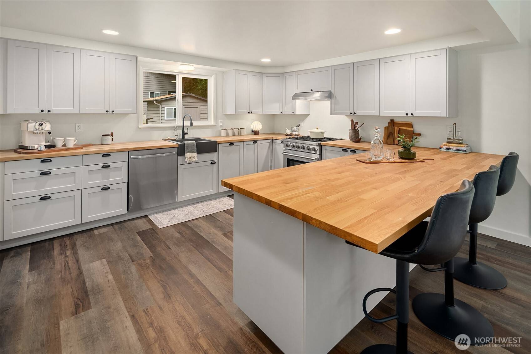 10206 SW Quartermaster Drive, Vashon, WA 98070