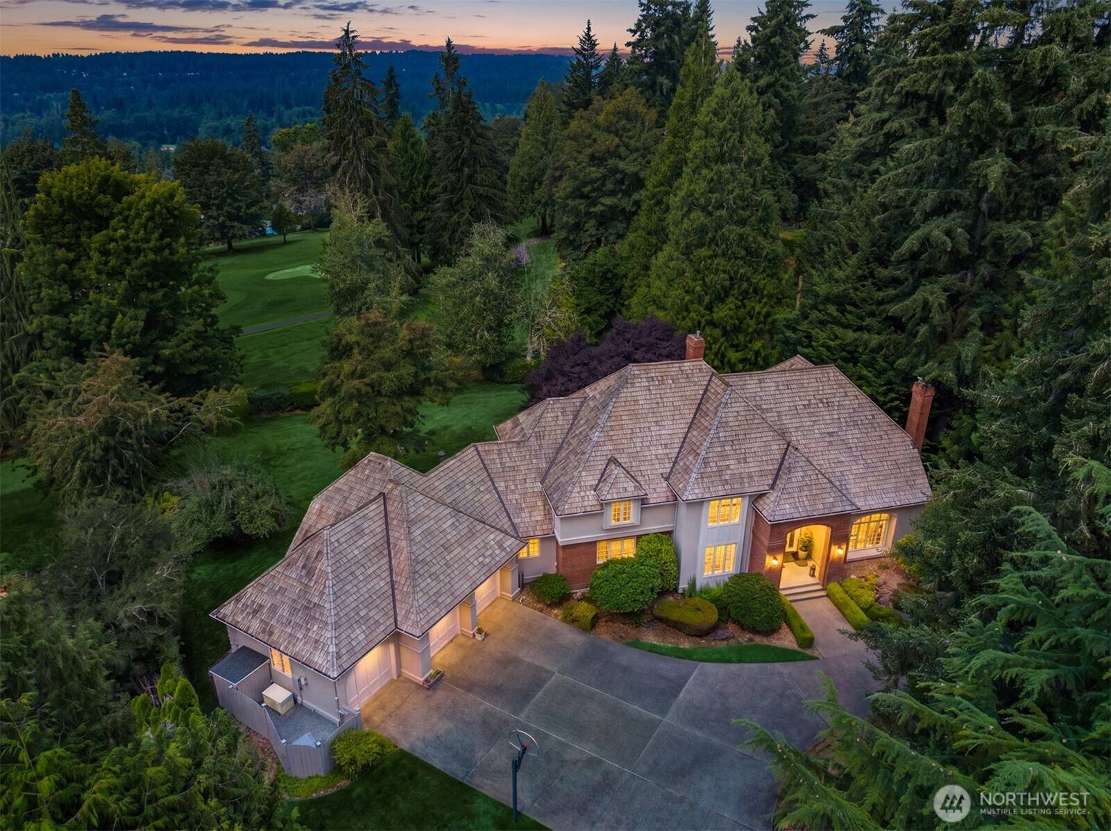 13905 212th DR NE, Woodinville, WA 98077