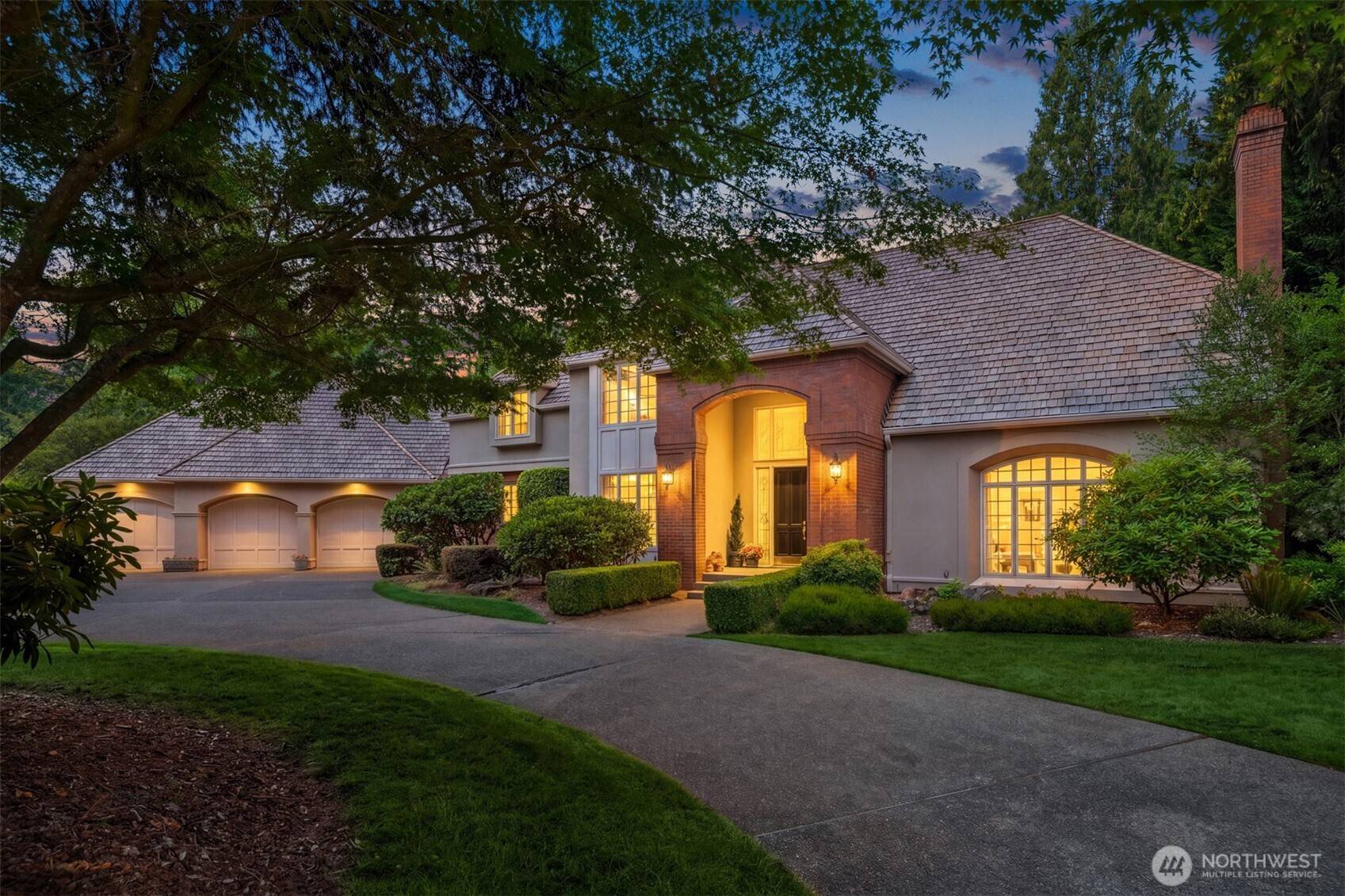 13905 212th DR NE, Woodinville, WA 98077