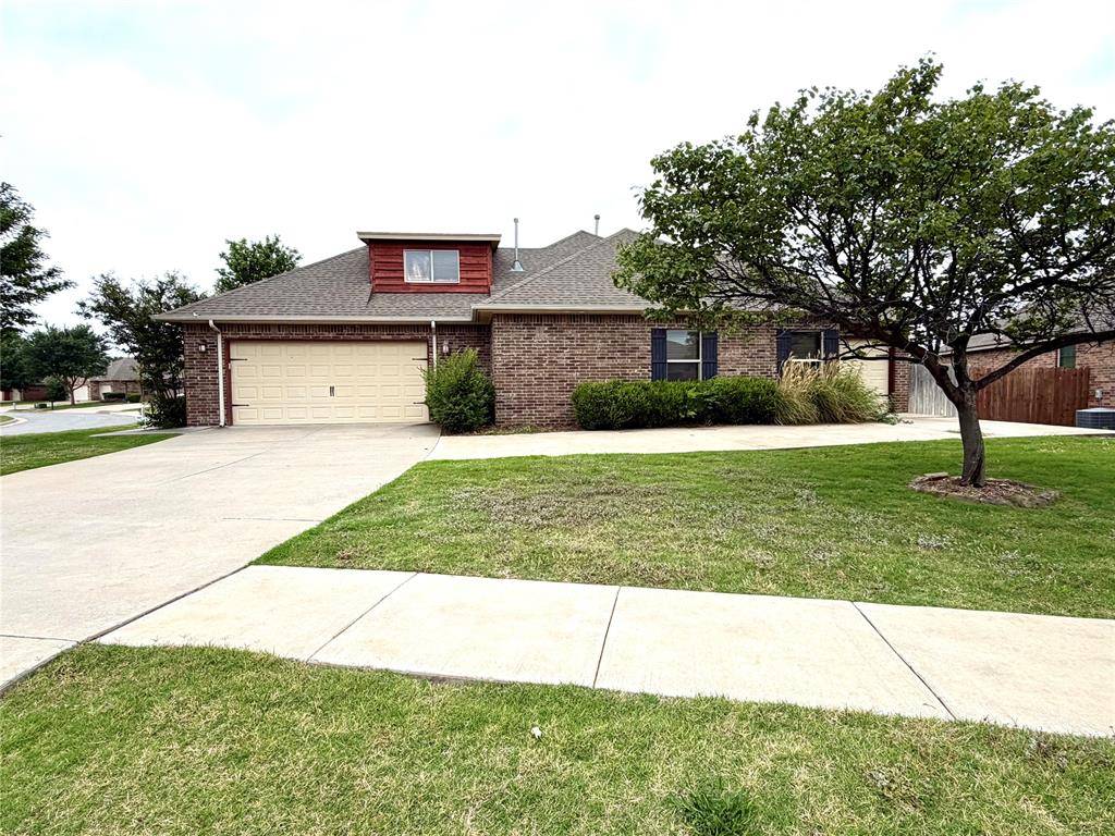 2817 Marigold LN, Edmond, OK 73013