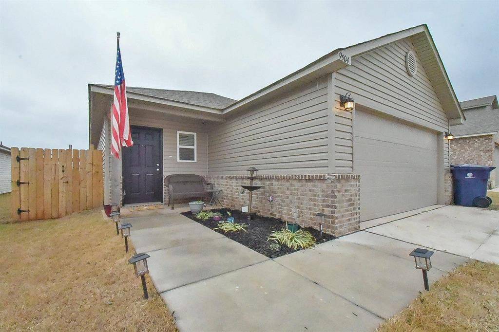 9504 NW 118th ST, Yukon, OK 73099