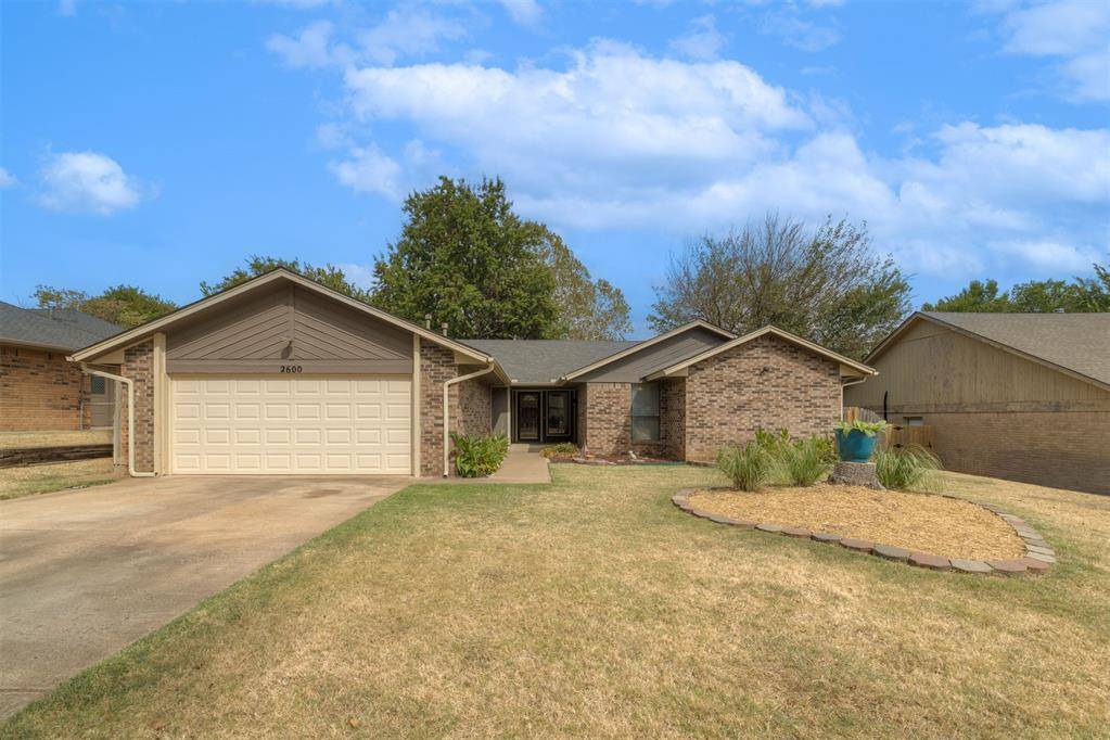 2600 N Valley Brook DR, Edmond, OK 73034