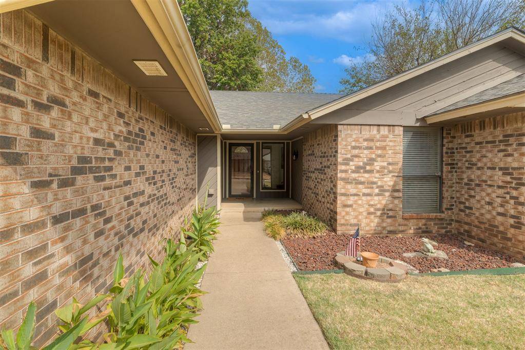 2600 N Valley Brook DR, Edmond, OK 73034