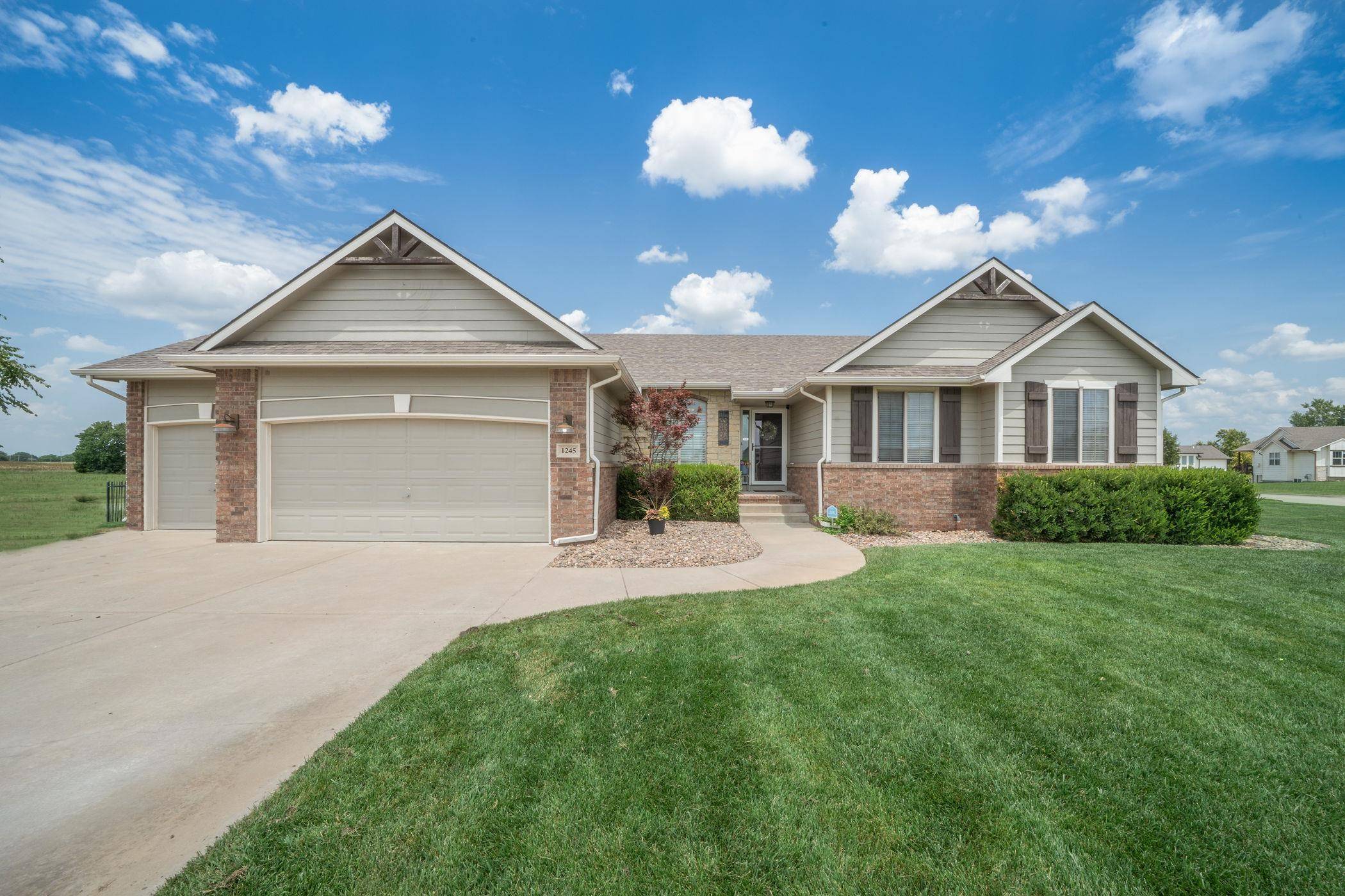 1245 N Countrywalk st, Rose Hill, KS 67133