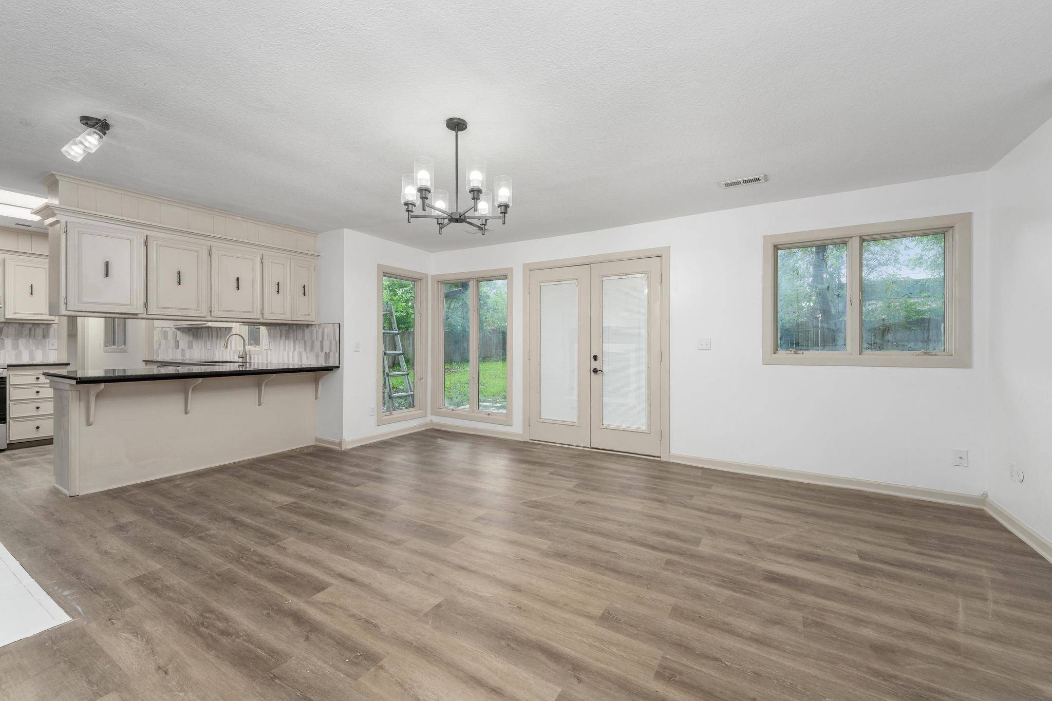 218 W Aaron Dr, Andover, KS 67002