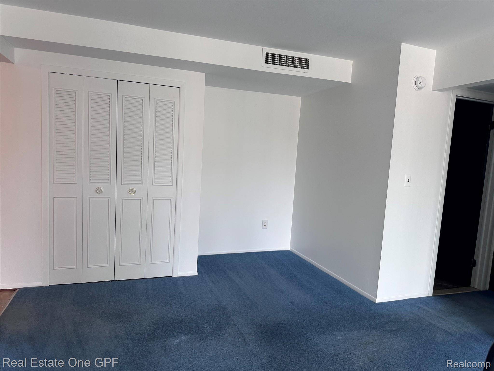 311 Riviera DR, St. Clair Shores, MI 48080