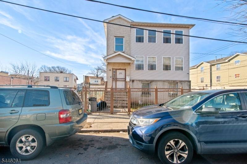 219-221 Clinton Pl, Newark City, NJ 07112